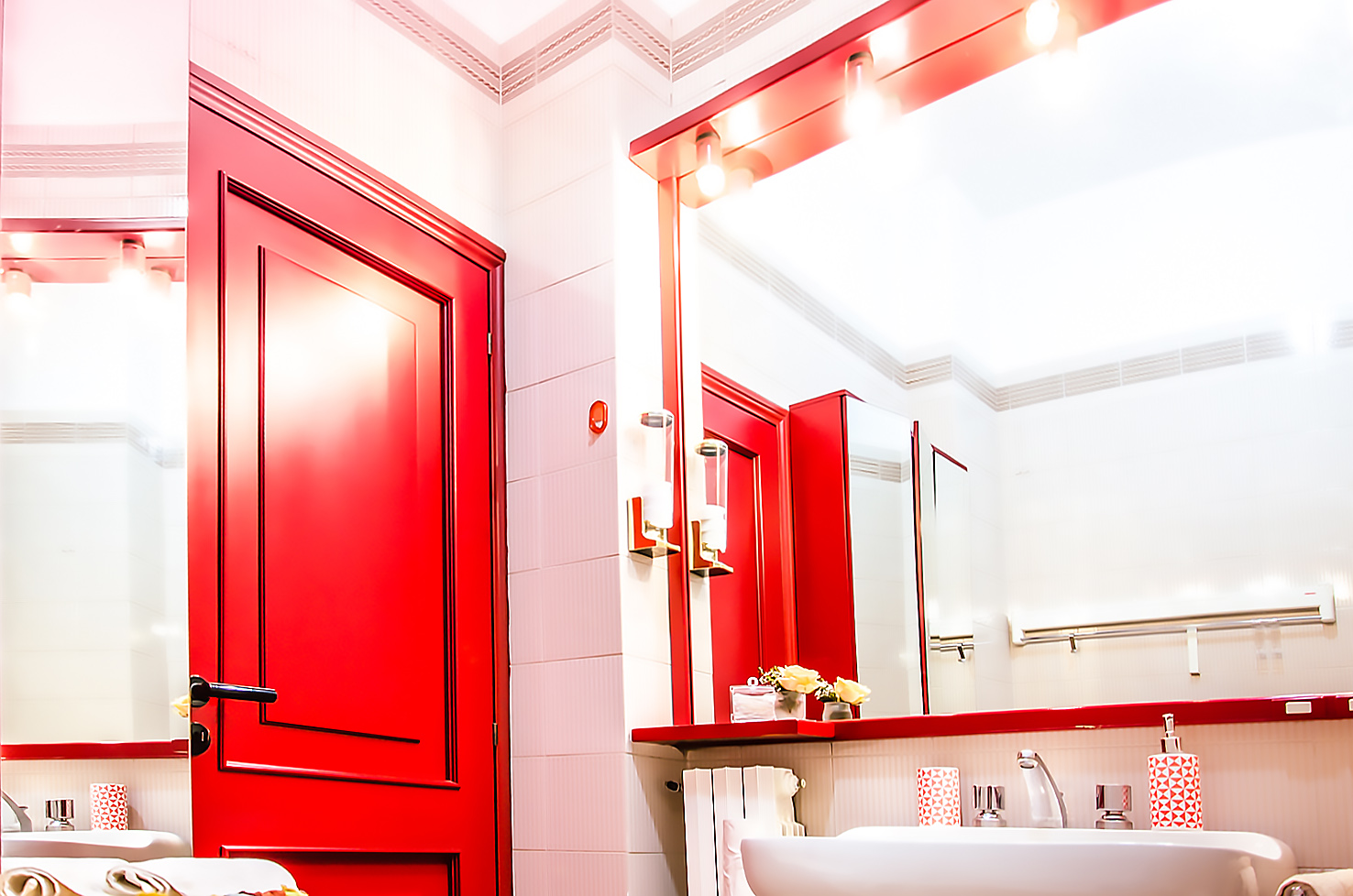 Bathroom-Red-bijouhouse_mirrow