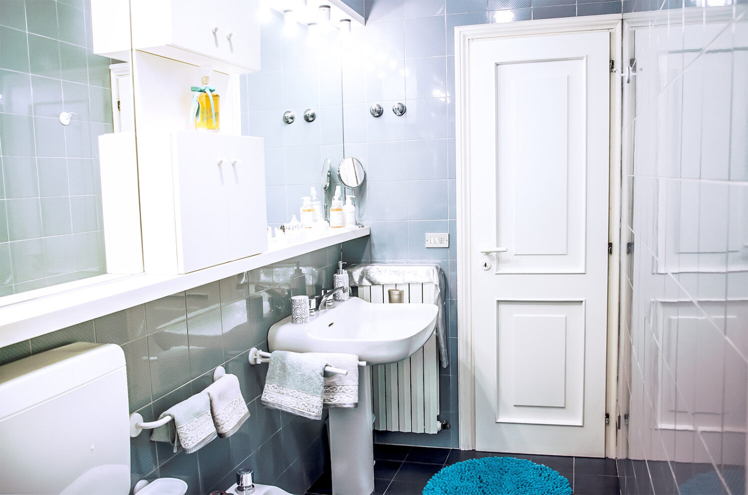 Bathroom-bijouhouse-blue2