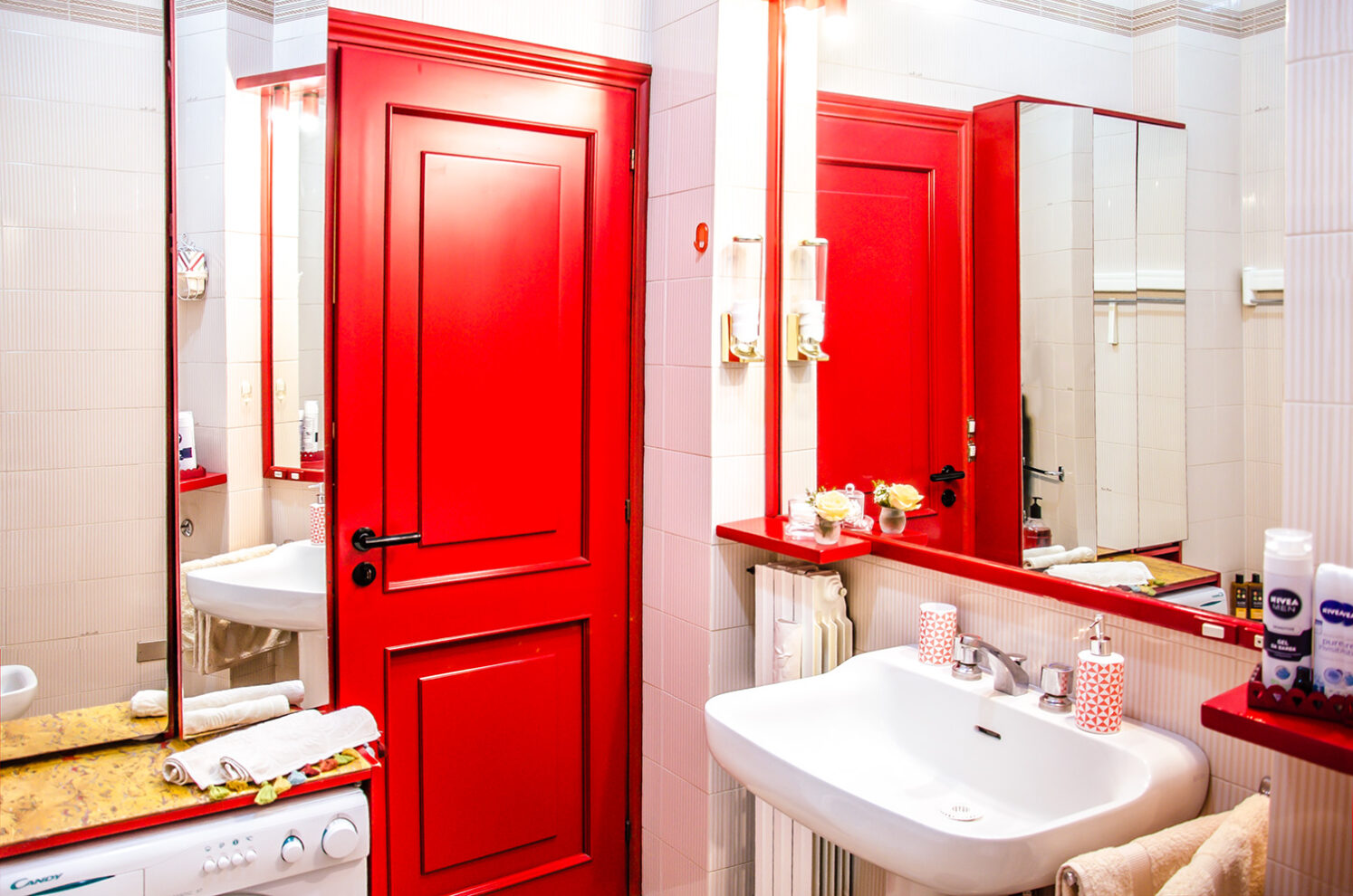 Bathroom-bijouhouse-red