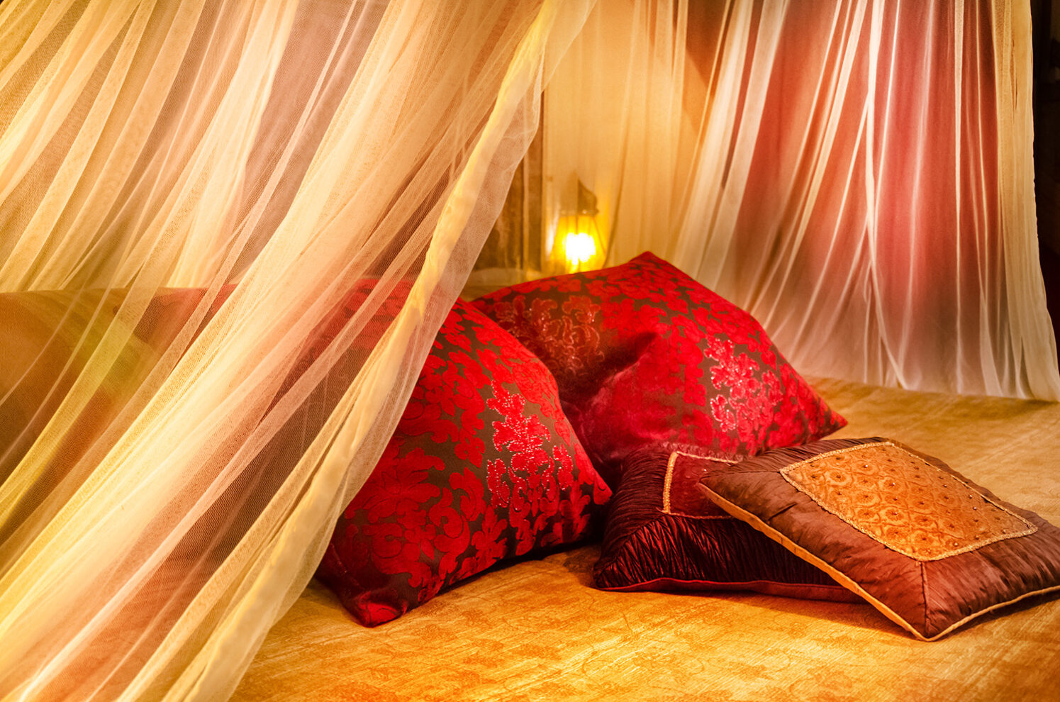 Bedroom-master-bijouhouse-pillows