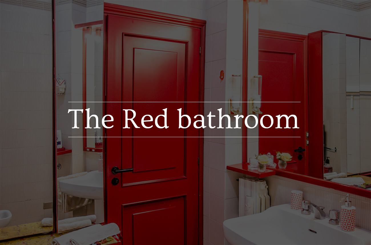The-Red-bathroom-bijouhouse_scritta