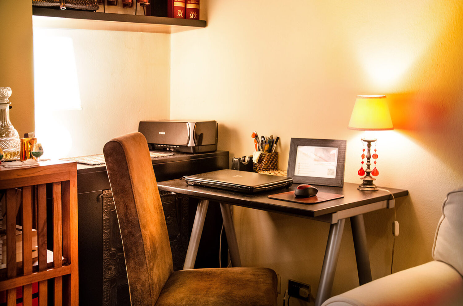 living-room-bijouhouse-desk