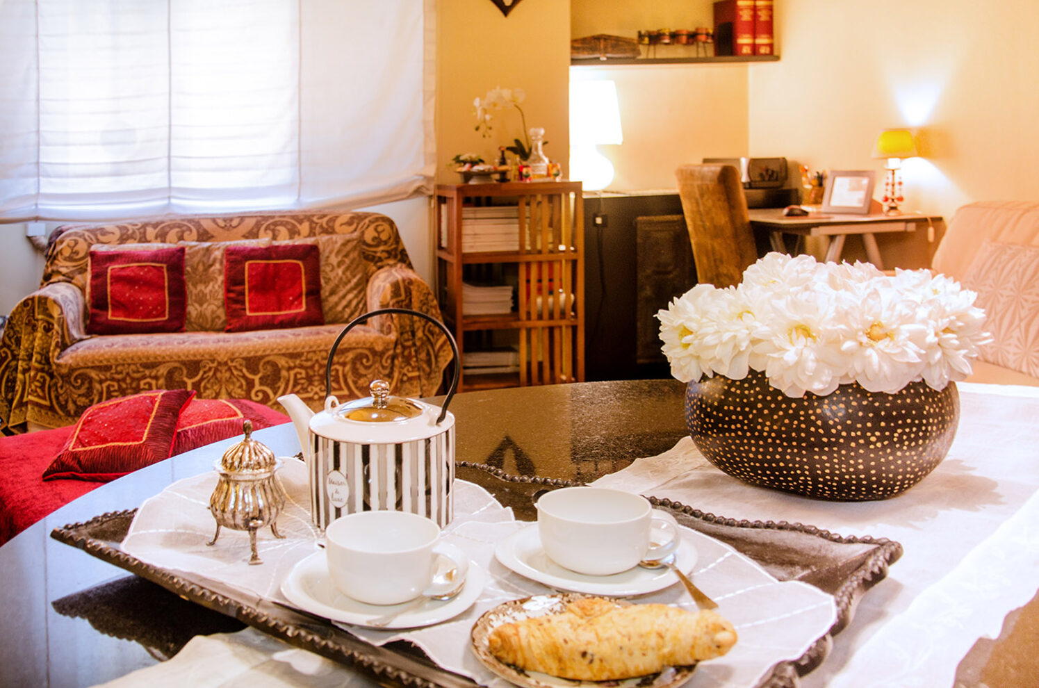 living-room-bijouhouse-table-breakfast